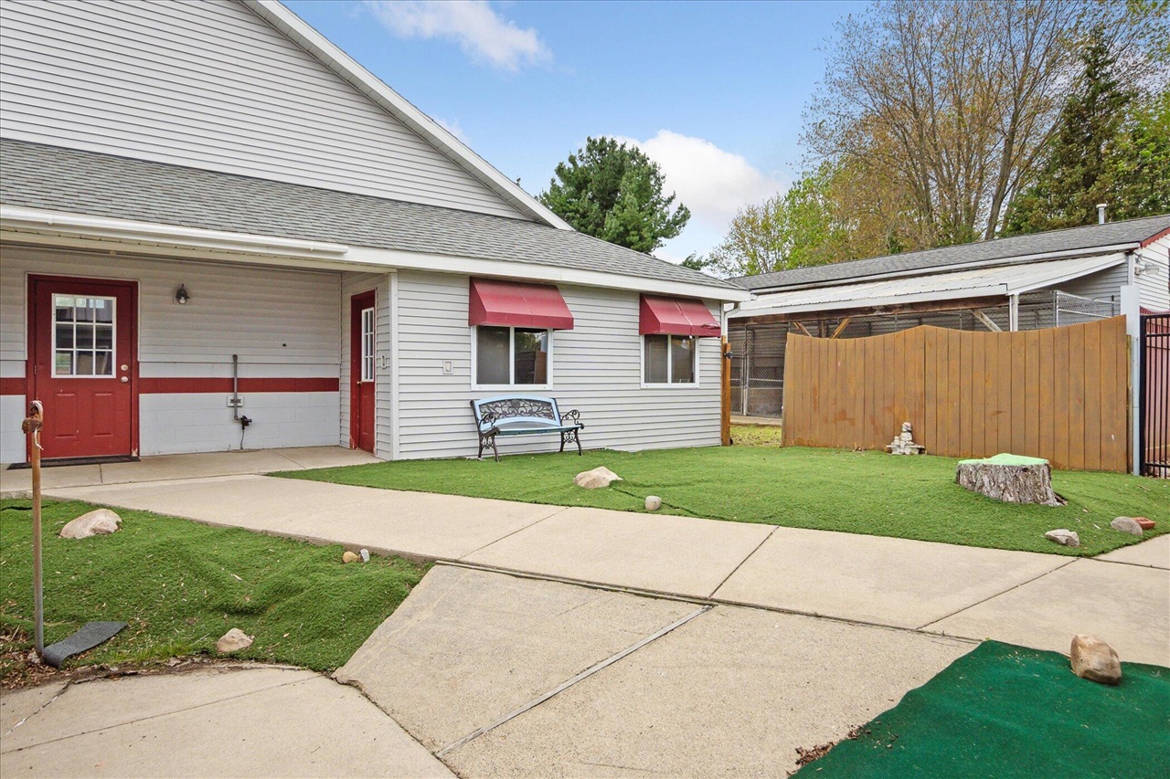 Homes for sale in Fowlerville, MI | 3650 Hogback Rd, Fowlerville, MI 48836 | MLS# 70510910