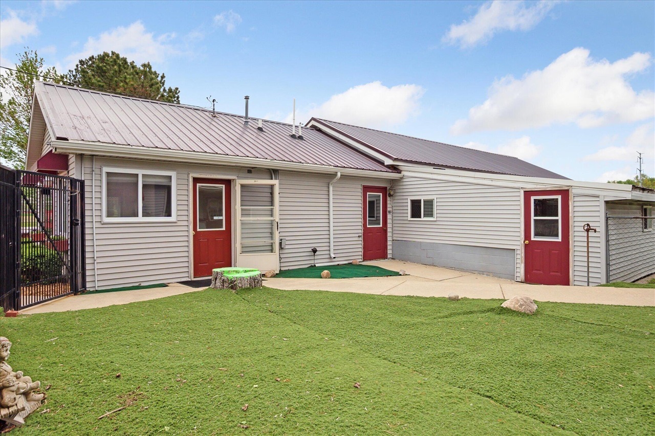 Homes for sale in Fowlerville, MI | 3650 Hogback Rd, Fowlerville, MI 48836 | MLS# 70510910