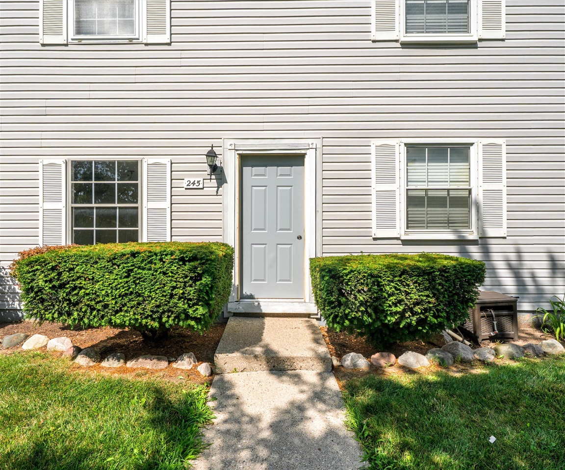 Homes for sale in Walled Lake, MI | 245 Lake Village Dr, Walled Lake, MI 48390 | MLS# 70511258