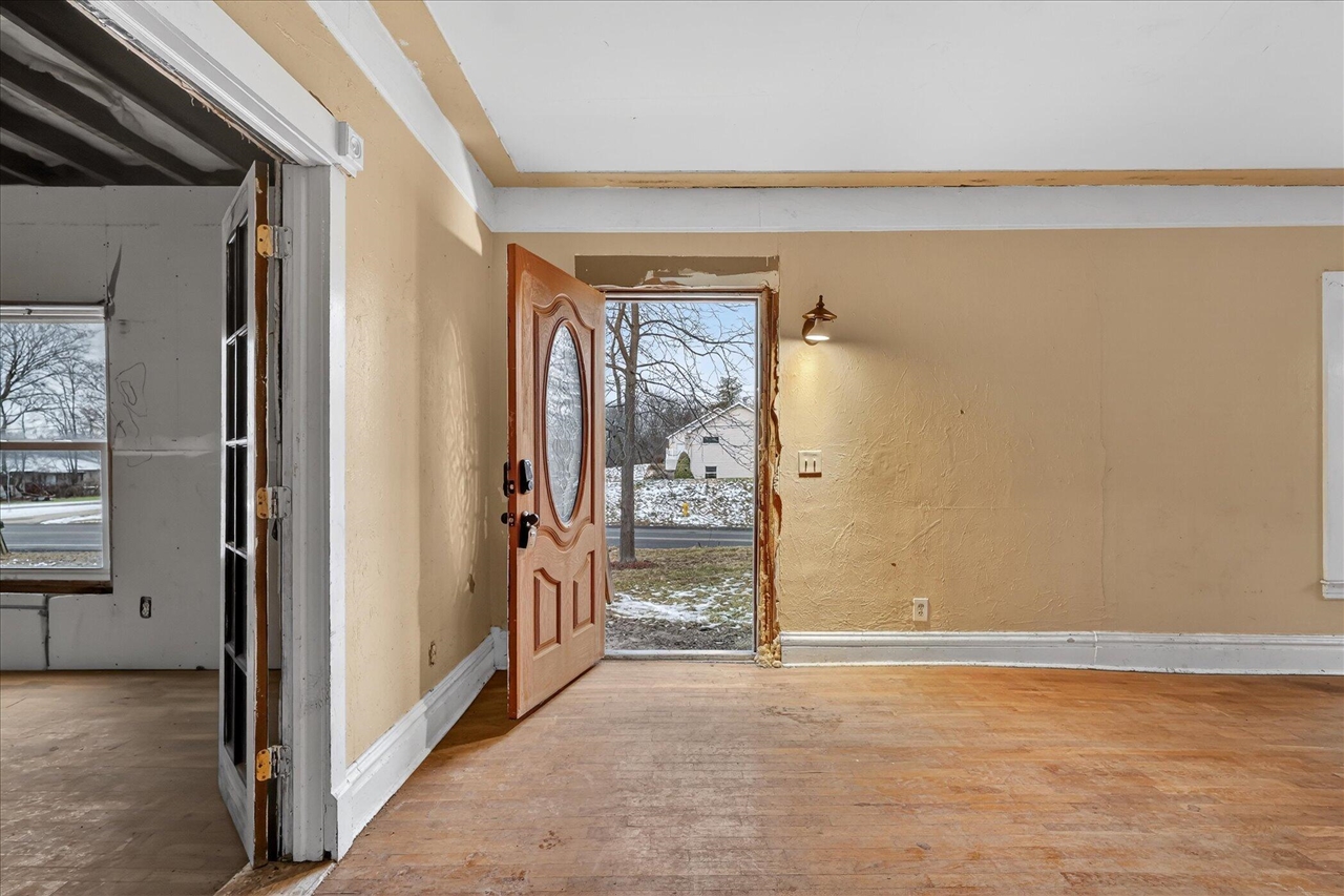 Homes for sale in Grand Rapids, MI | 2328 Dean Lake Ave, Grand Rapids, MI 49505 | MLS# 70511321