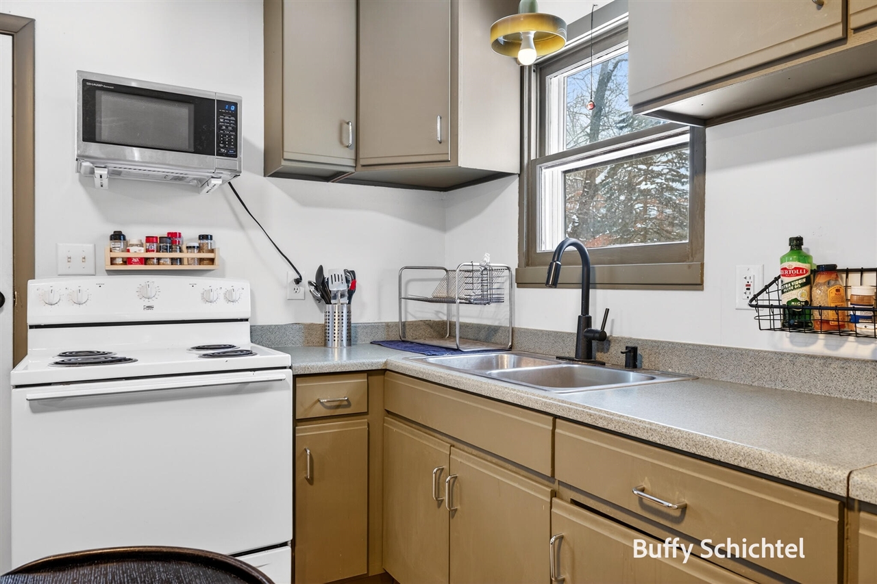 6716 Chapman Avenue, Newaygo, MI, 49337-9584