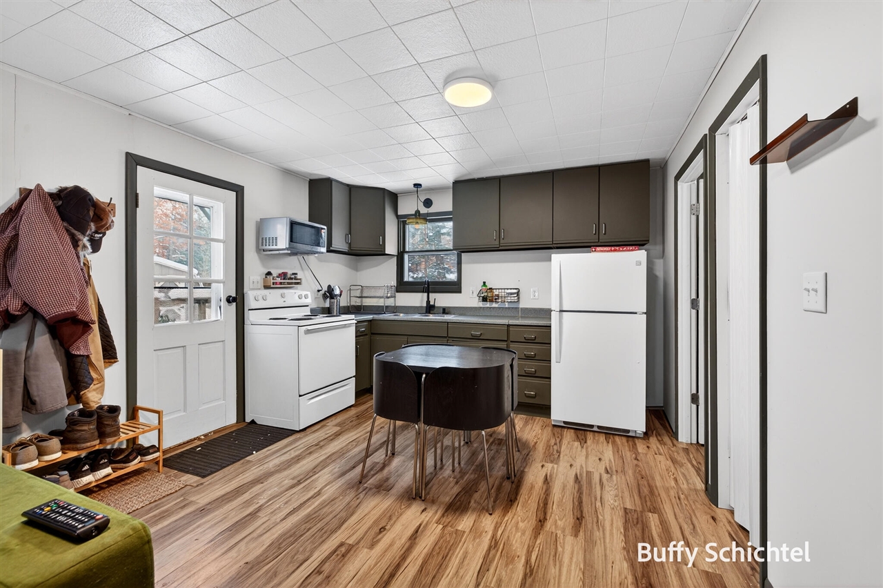 6716 Chapman Avenue, Newaygo, MI, 49337-9584