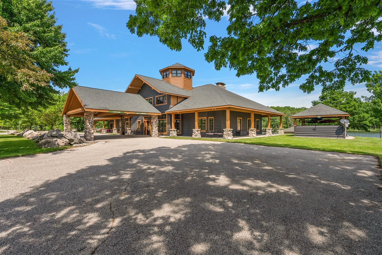 E Street, Grant, MI, 49327-9654