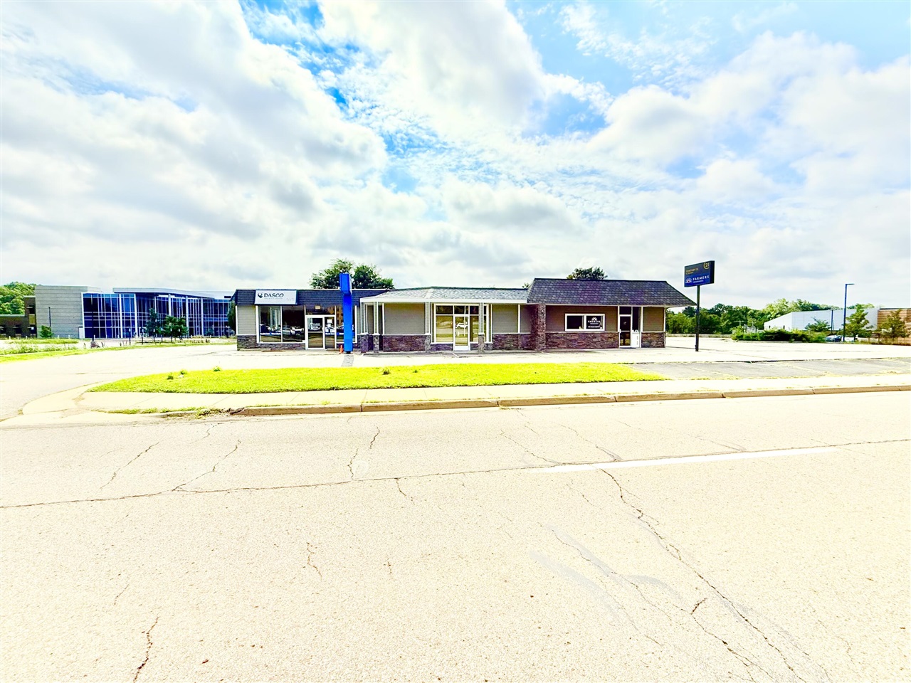 1524 Gull Road, Kalamazoo, MI, 49048-1621