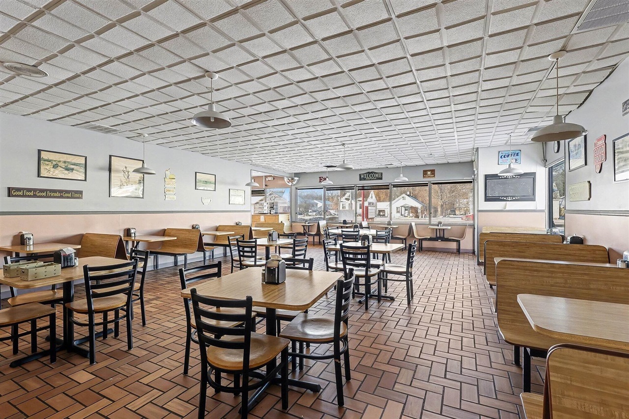 376 N 3rd Avenue, Fruitport, MI, 49415-9701