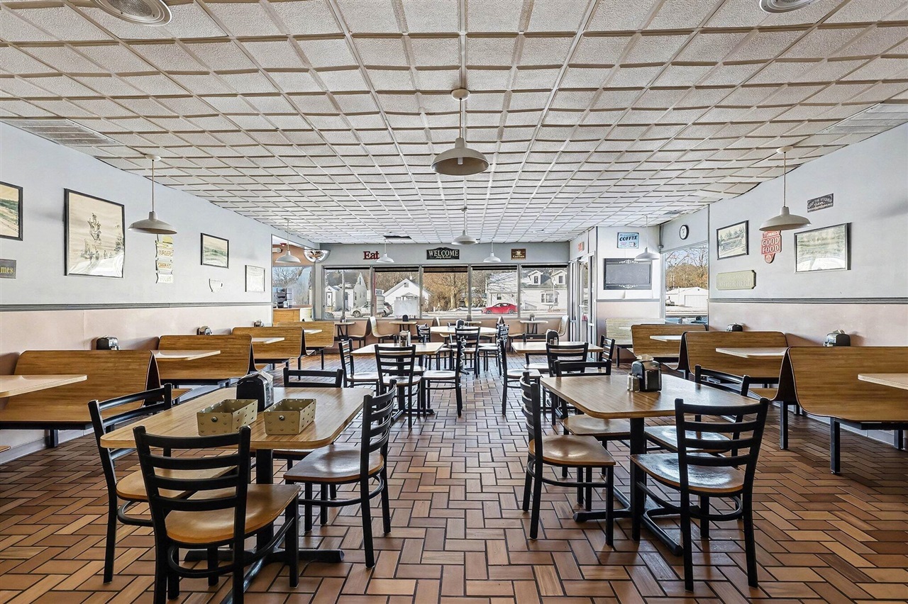 376 N 3rd Avenue, Fruitport, MI, 49415-9701