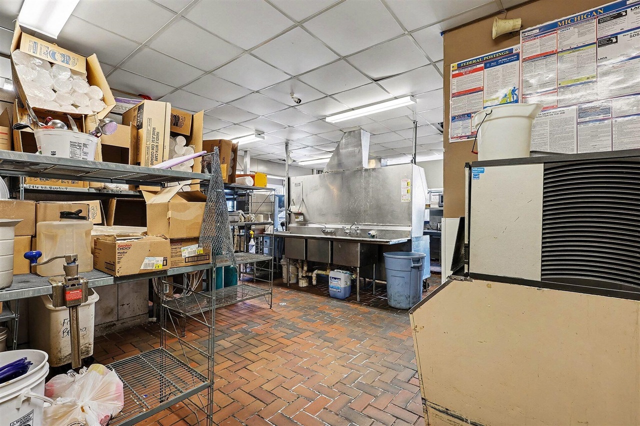 376 N 3rd Avenue, Fruitport, MI, 49415-9701