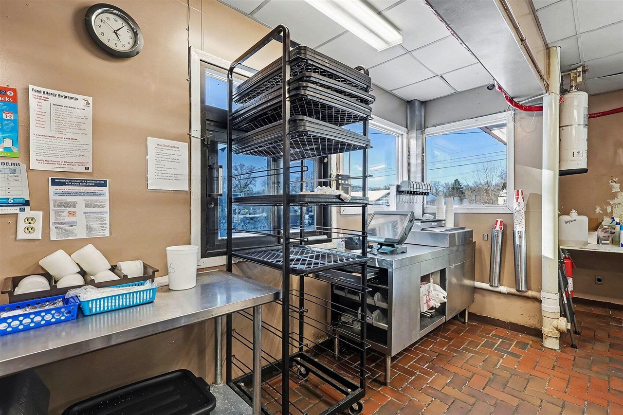 376 N 3rd Avenue, Fruitport, MI, 49415-9701