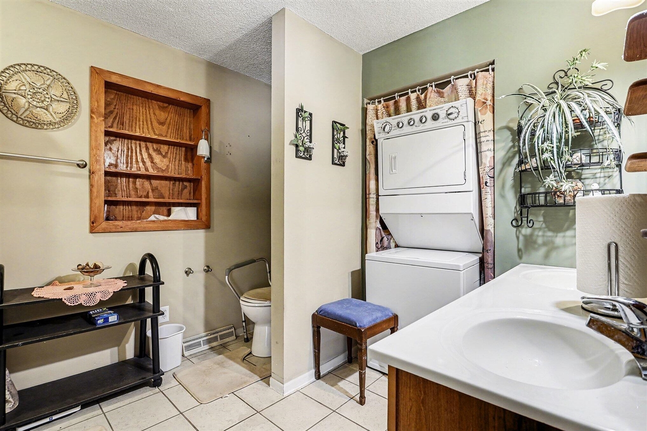 233 Oak Street, Battle Creek, MI, 49037-1299