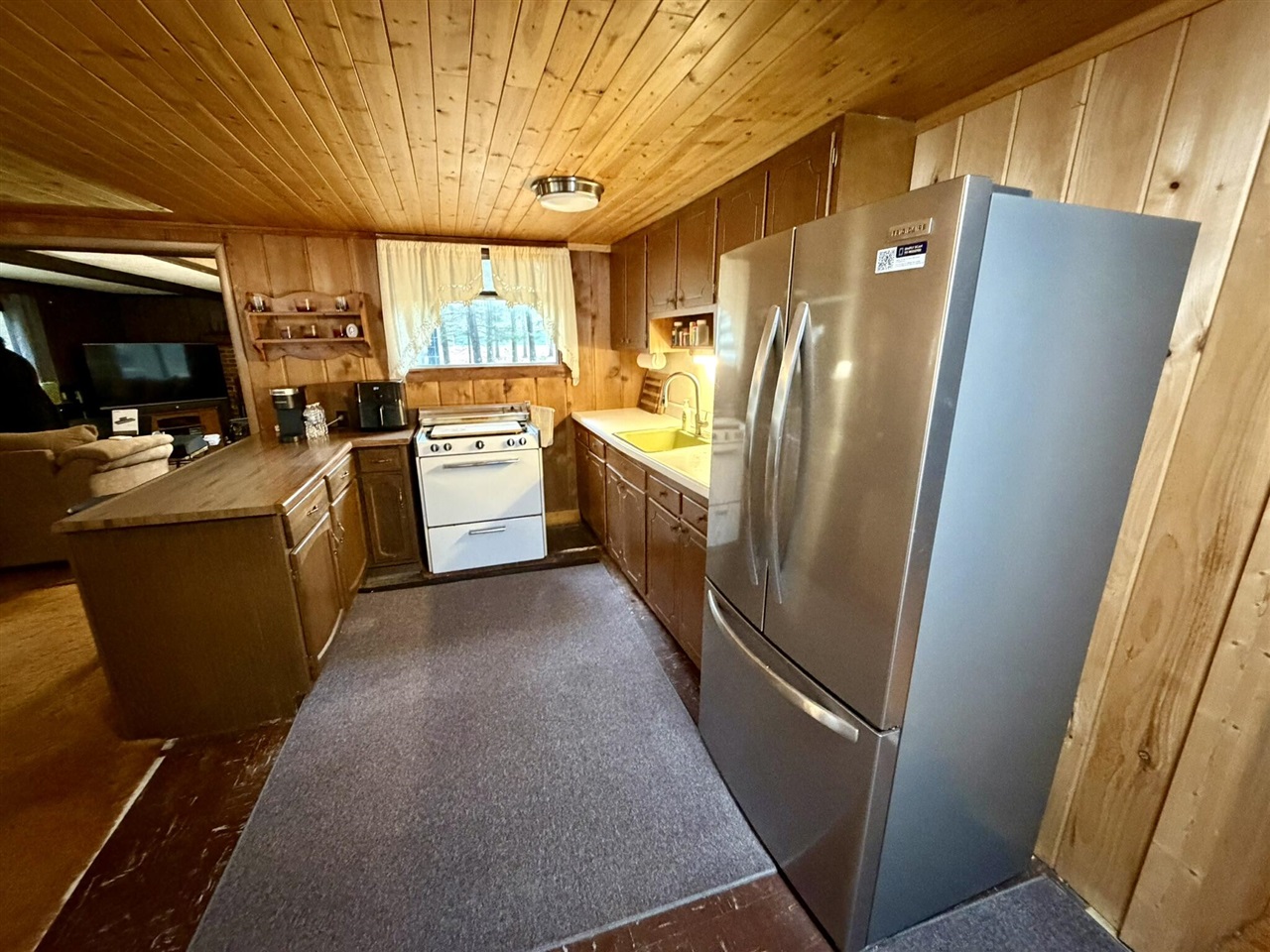 7139 W 5 Mile Road, Irons, MI, 49644-8954