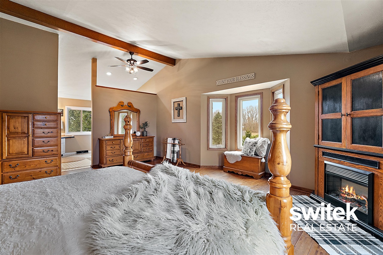 9750 Meadow Valley, Caledonia, MI, 49316-8549