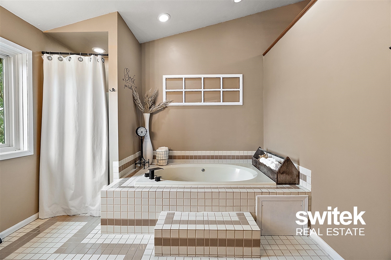 9750 Meadow Valley, Caledonia, MI, 49316-8549