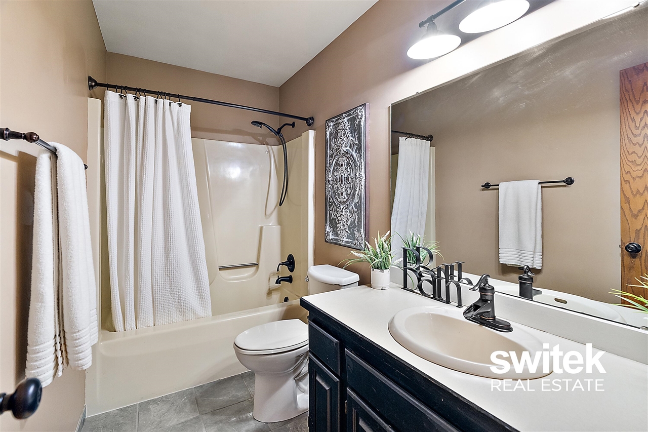 9750 Meadow Valley, Caledonia, MI, 49316-8549