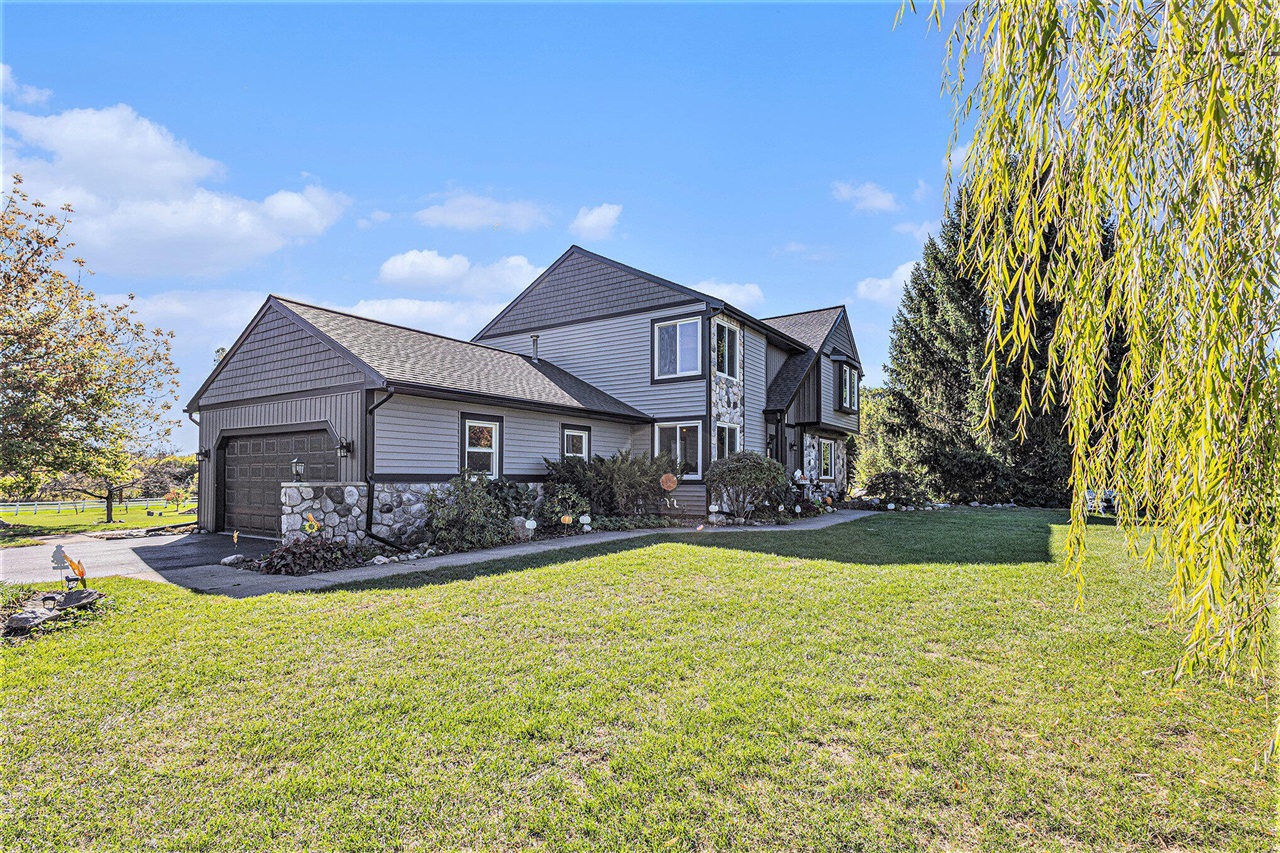 9750 Meadow Valley, Caledonia, MI, 49316-8549