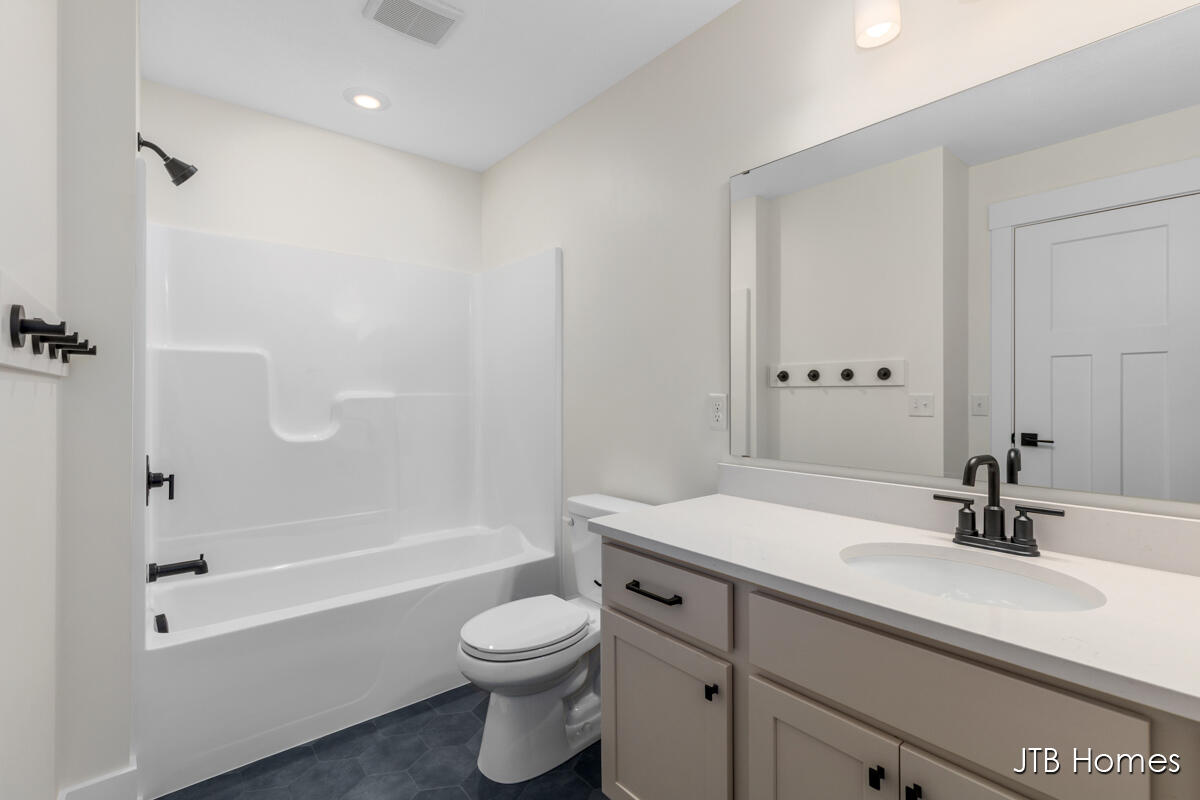 7105 Kettle Dale Avenue, Alto, MI, 49302