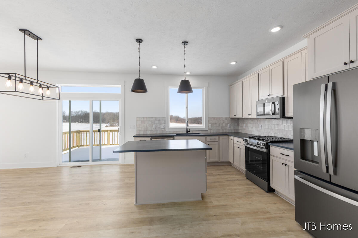 7105 Kettle Dale Avenue, Alto, MI, 49302