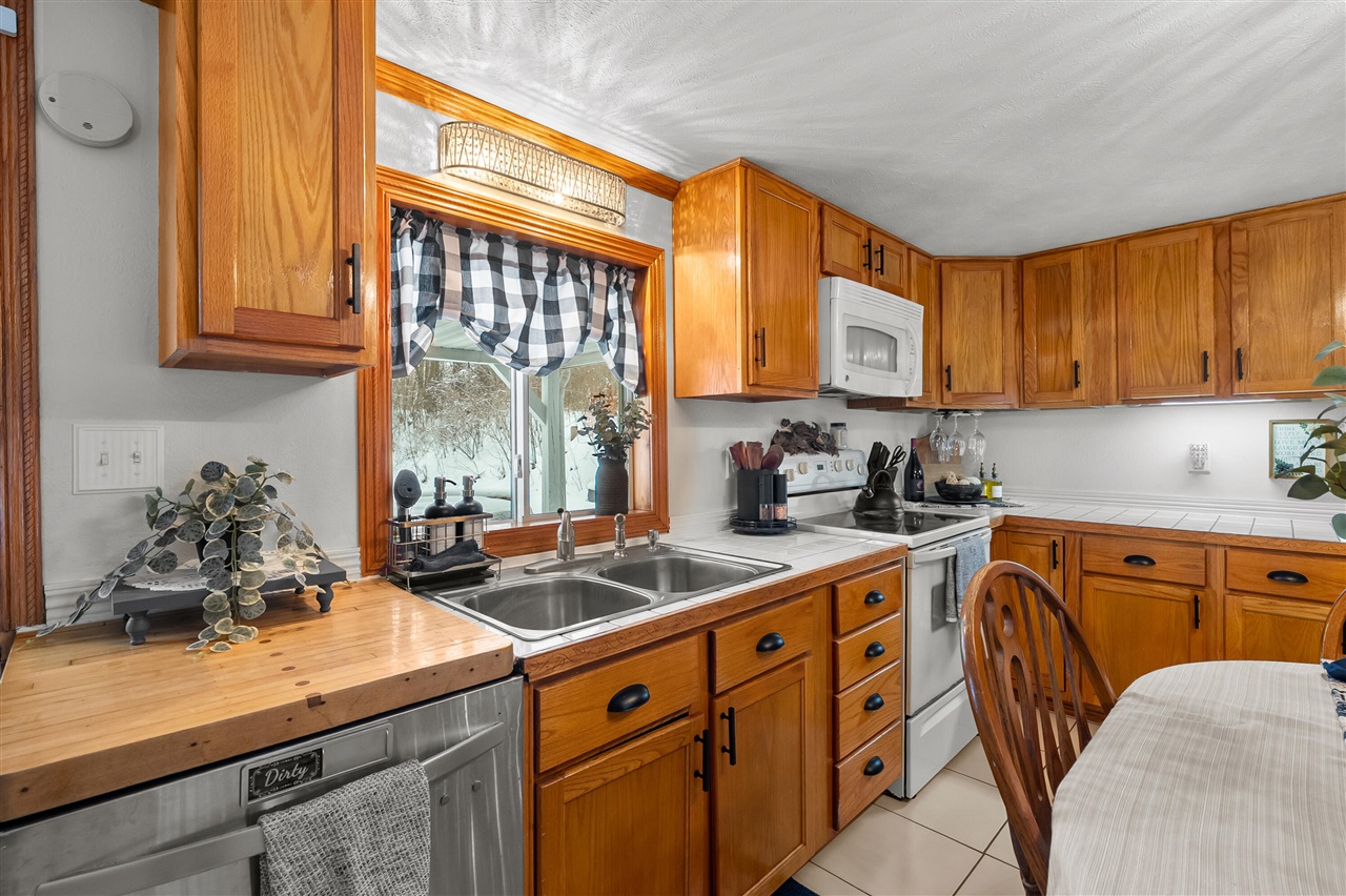 6670 Keyes Road, Bellevue, MI, 49021-8210