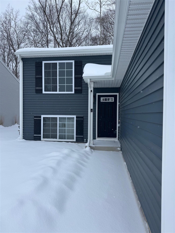 Homes for sale in Benton Harbor, MI | 557 N Cygnet Lake Dr, Benton Harbor, MI 49022 | MLS# 70512543