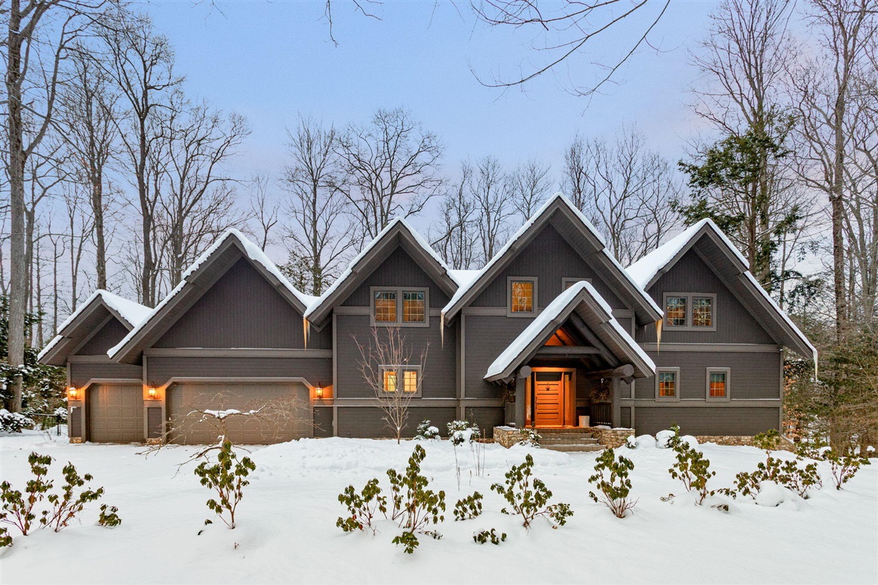 1530 Bayview Drive, Norton Shores, MI, 49441-5204