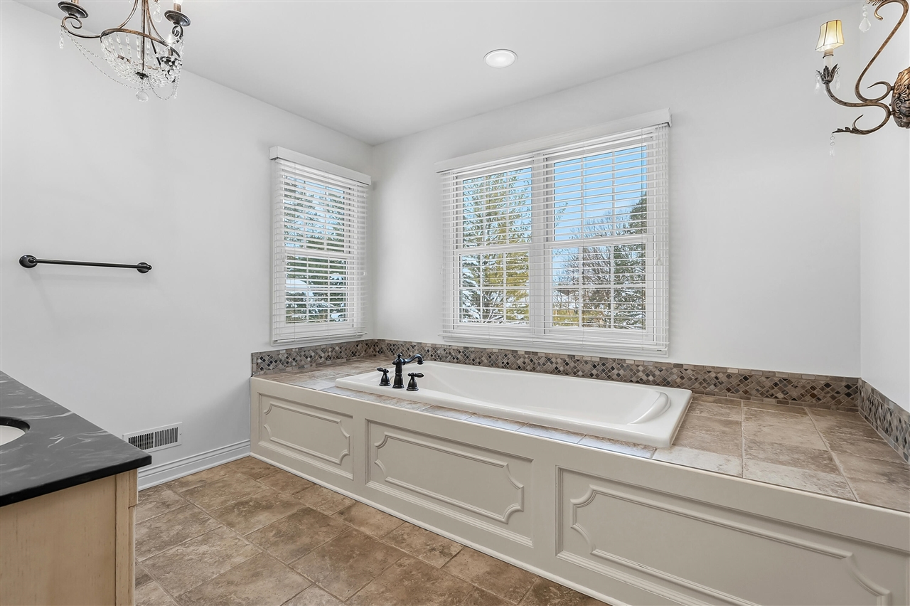 8272 Bainbridge Drive, Mattawan, MI, 49071-8402