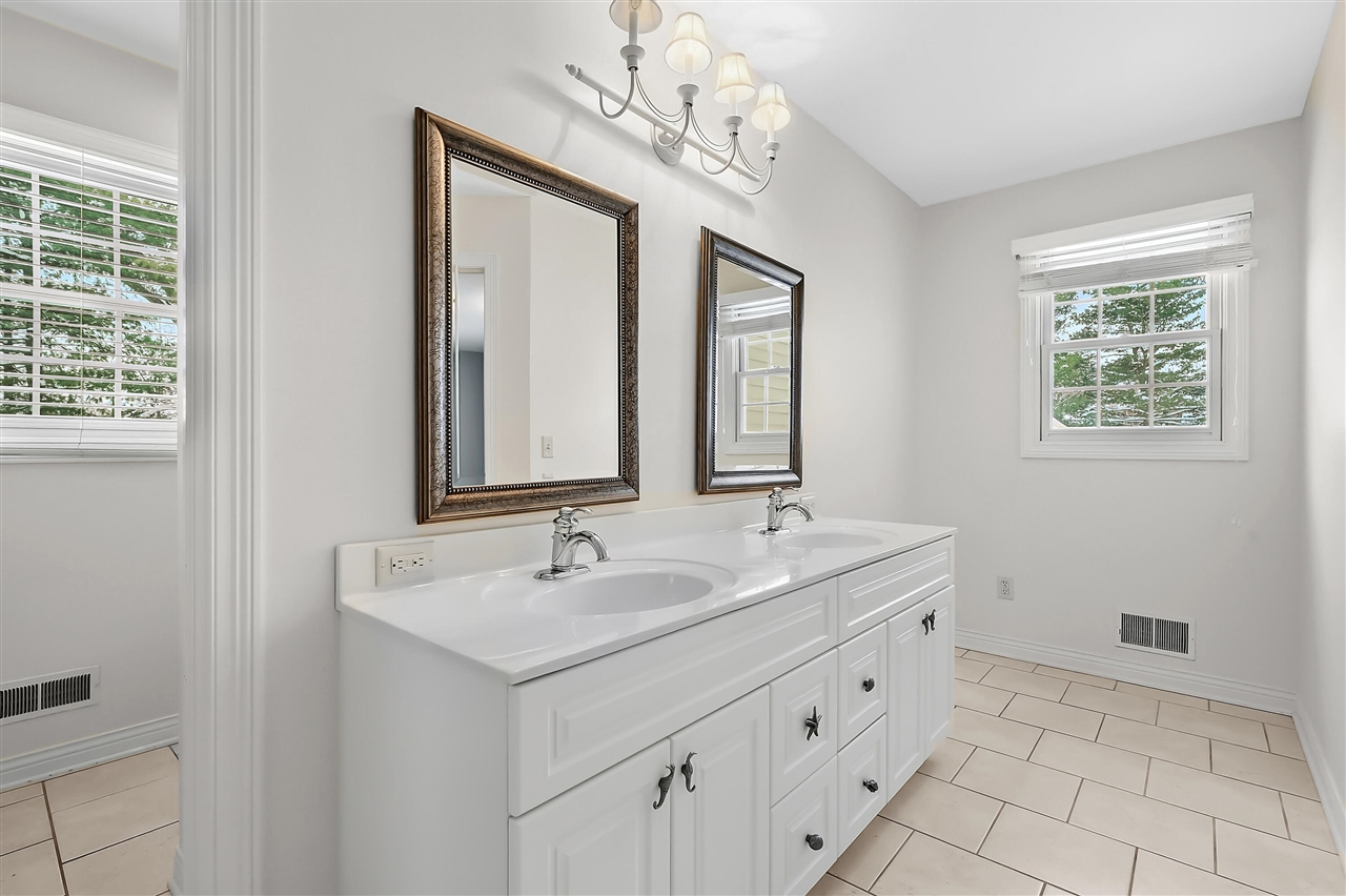 8272 Bainbridge Drive, Mattawan, MI, 49071-8402