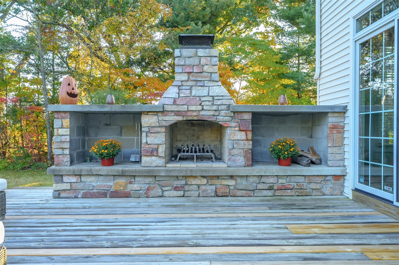 8272 Bainbridge Drive, Mattawan, MI, 49071-8402