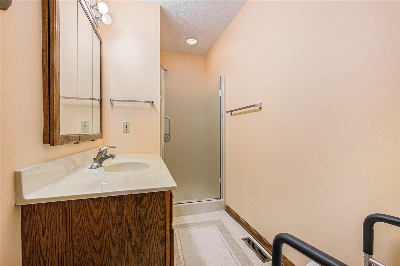 4886 Weston Avenue, Kalamazoo, MI, 49006-1370