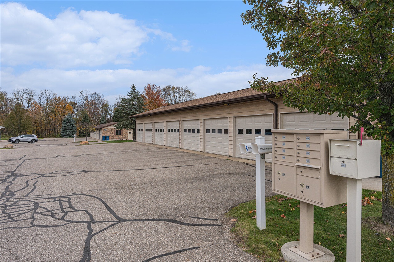 4886 Weston Avenue, Kalamazoo, MI, 49006-1370