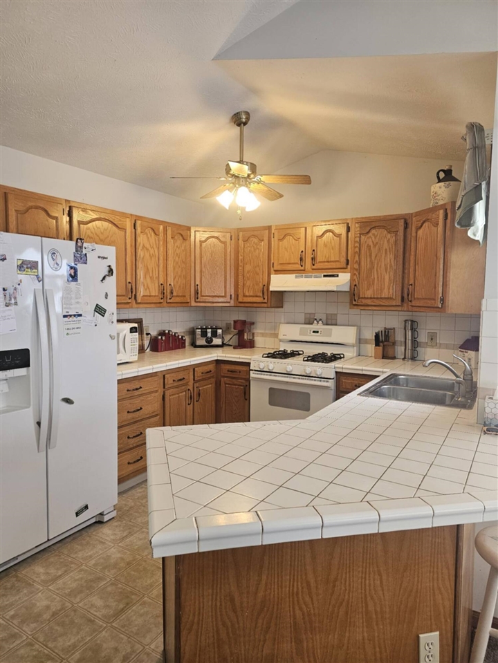 Homes for sale in Paw Paw, MI | 53427 Ridgeview Cir, Paw Paw, MI 49079 | MLS# 70512640