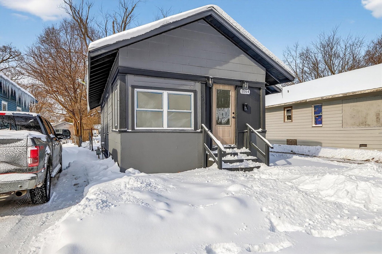 1064 Ogden Avenue, Benton Harbor, MI, 49022-5307