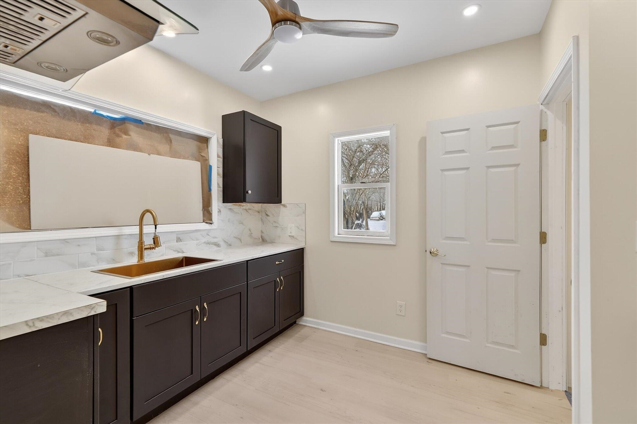 1064 Ogden Avenue, Benton Harbor, MI, 49022-5307