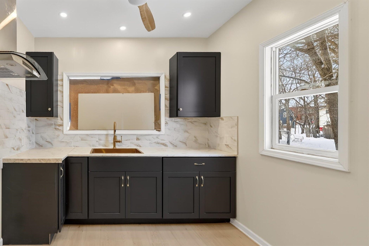 1064 Ogden Avenue, Benton Harbor, MI, 49022-5307