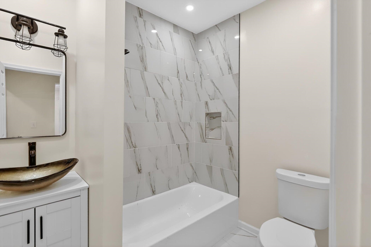 1064 Ogden Avenue, Benton Harbor, MI, 49022-5307