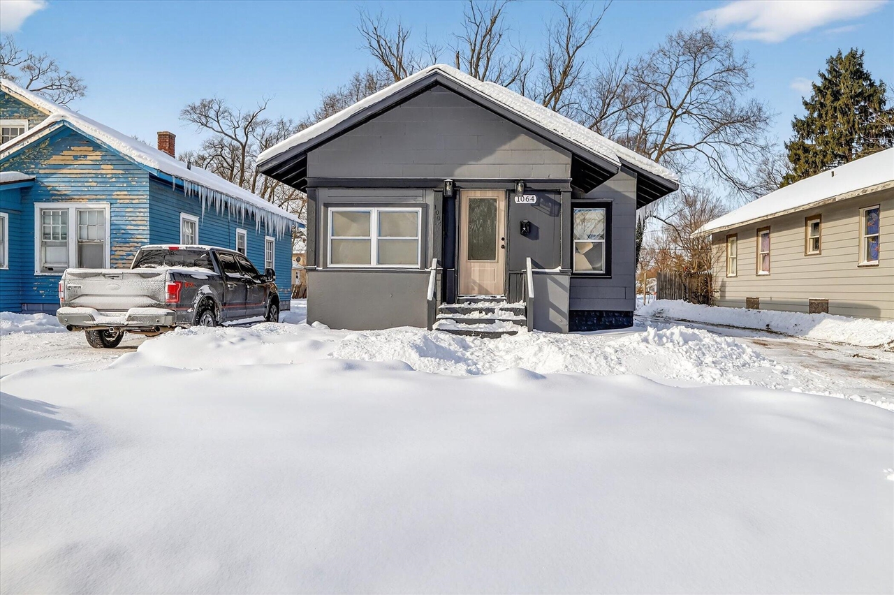 1064 Ogden Avenue, Benton Harbor, MI, 49022-5307