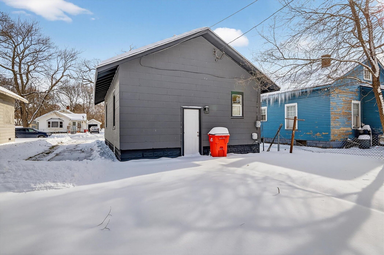 1064 Ogden Avenue, Benton Harbor, MI, 49022-5307