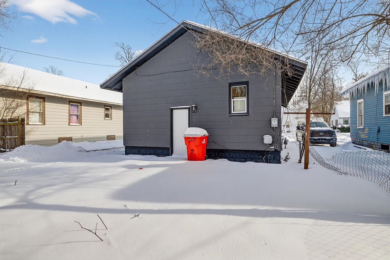 1064 Ogden Avenue, Benton Harbor, MI, 49022-5307