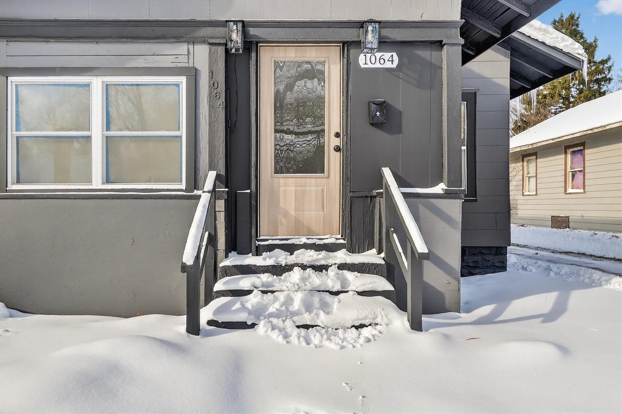 1064 Ogden Avenue, Benton Harbor, MI, 49022-5307