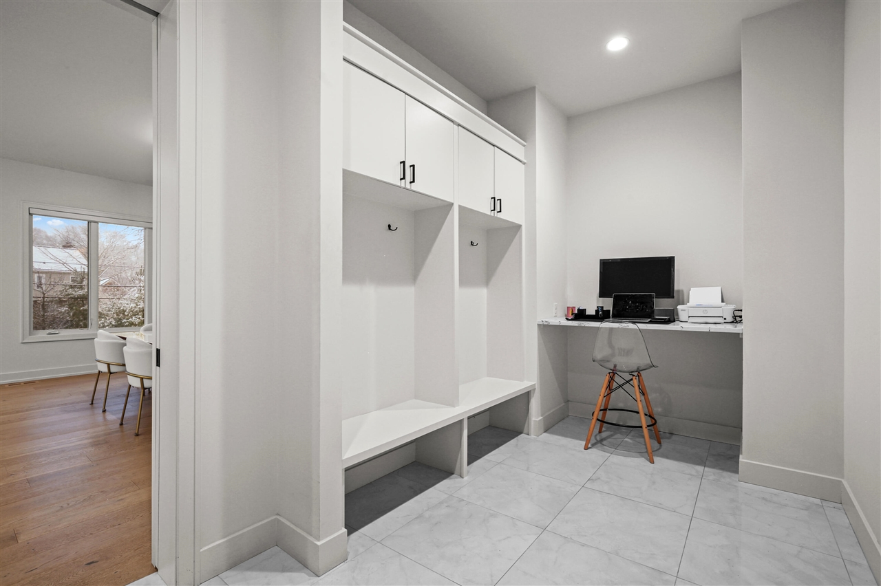 7303 Brookside Village Court, Bloomfield Hills, MI, 48301