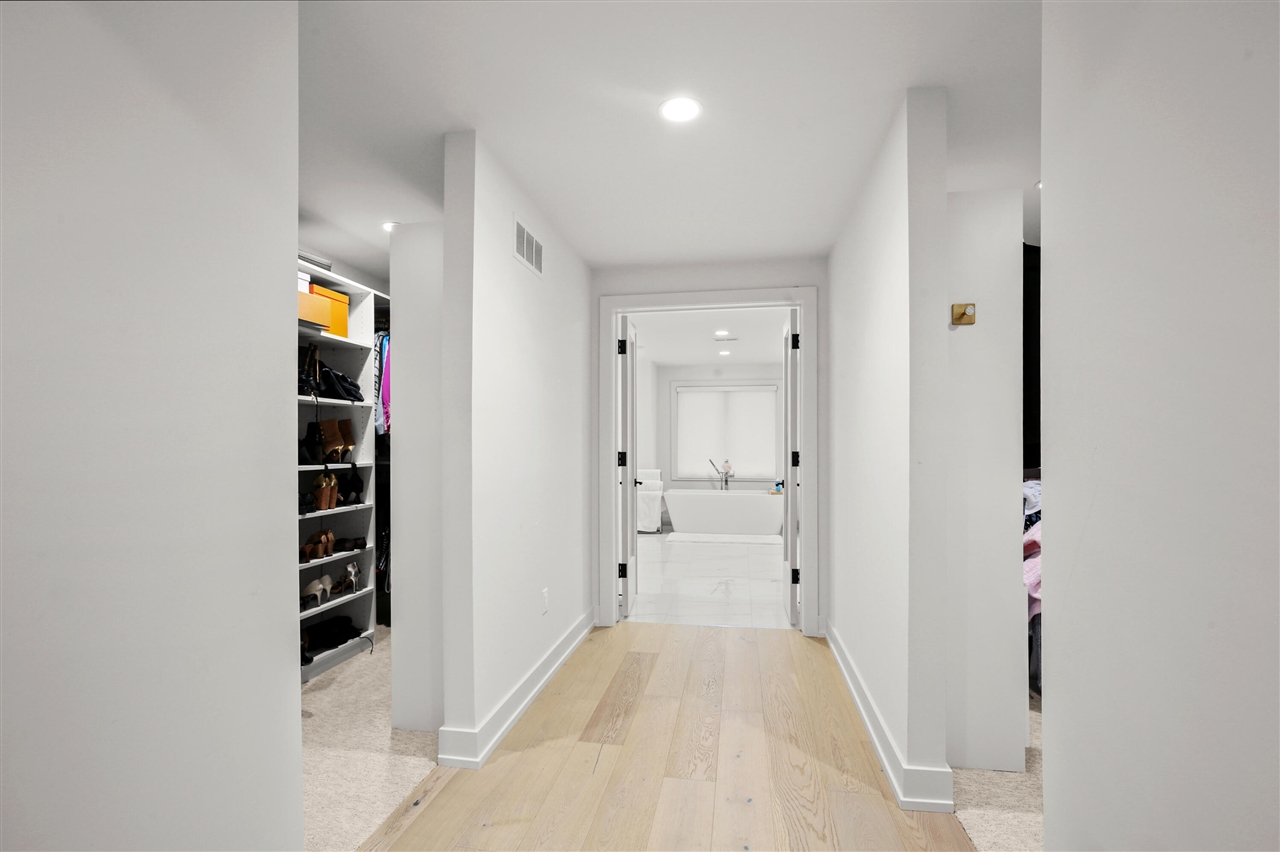 7303 Brookside Village Court, Bloomfield Hills, MI, 48301