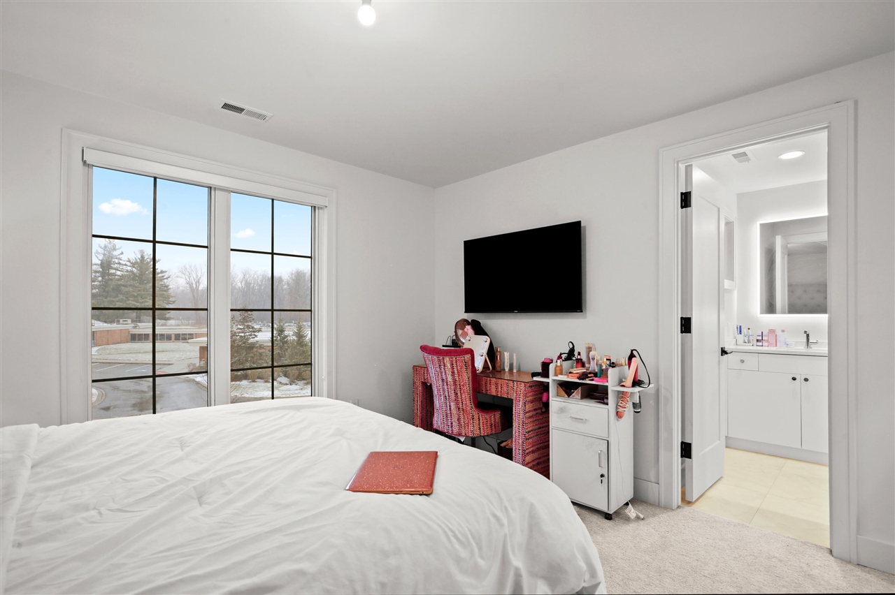 7303 Brookside Village Court, Bloomfield Hills, MI, 48301