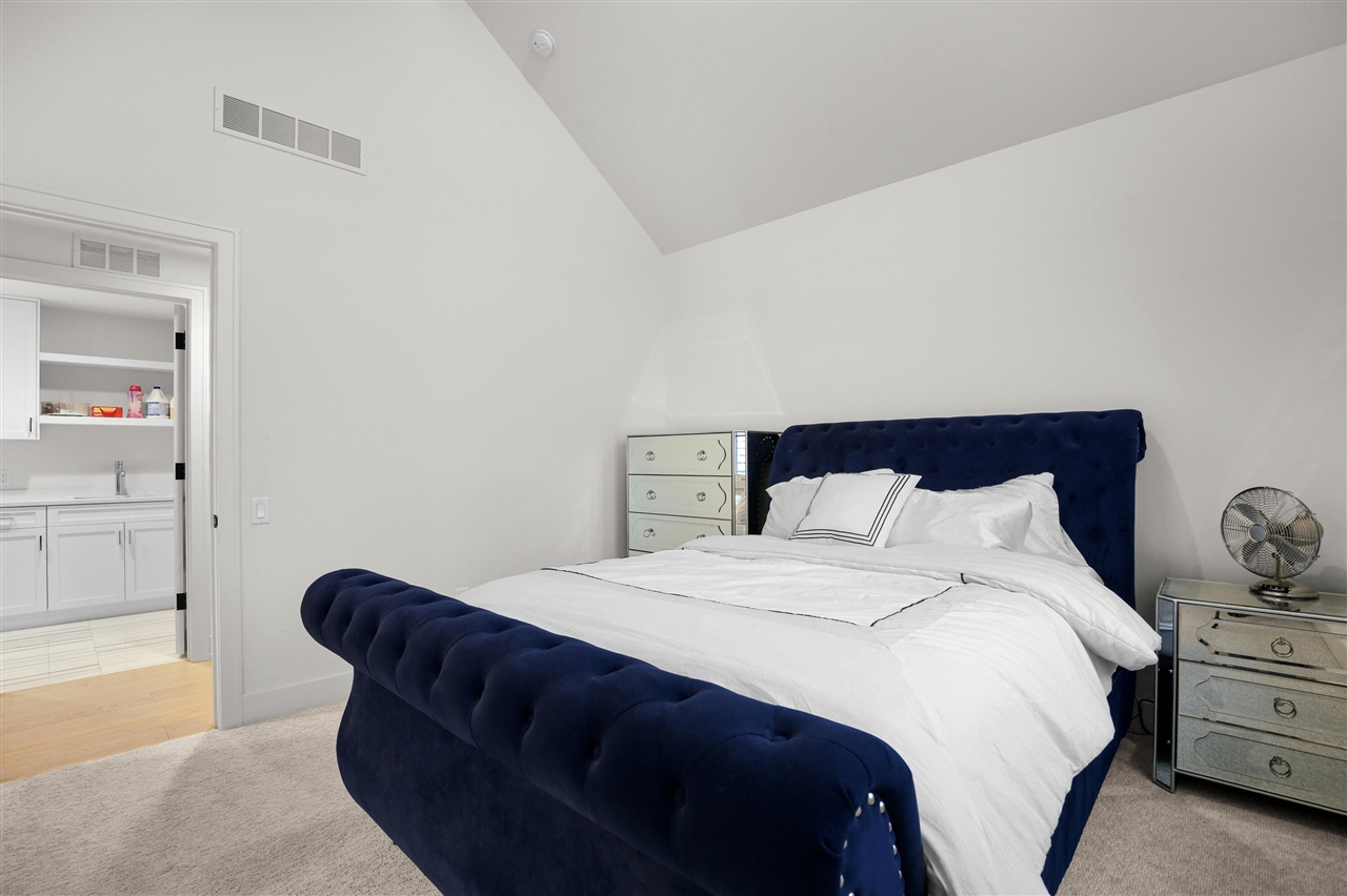 7303 Brookside Village Court, Bloomfield Hills, MI, 48301