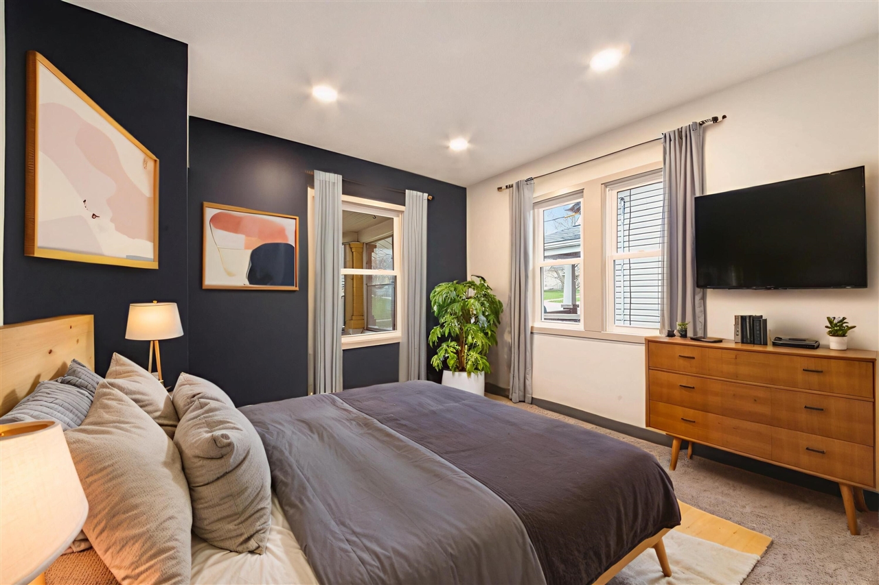 100 Knapp Street, Grand Rapids, MI, 49505-6231