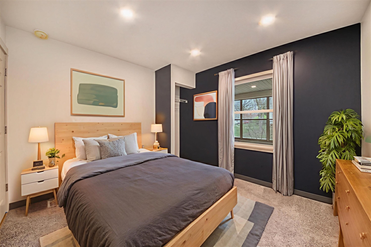 100 Knapp Street, Grand Rapids, MI, 49505-6231