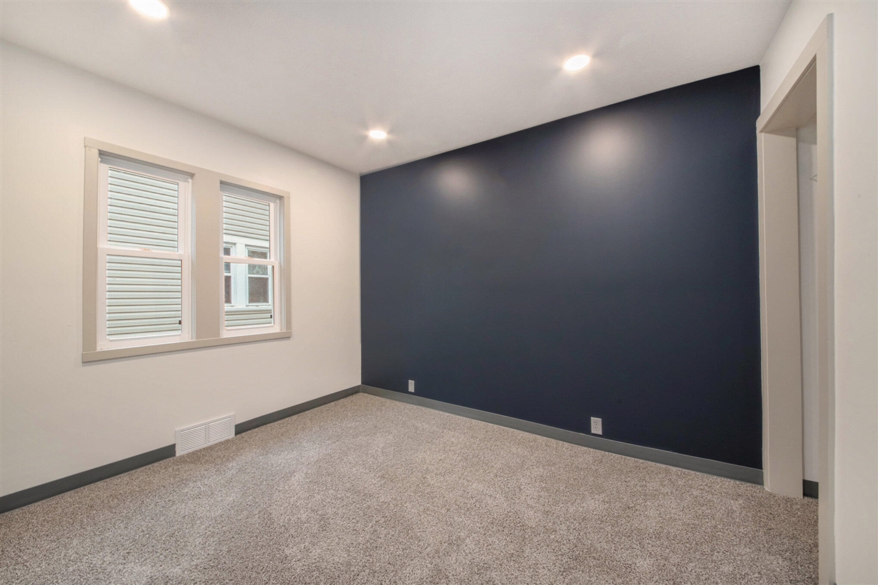 100 Knapp Street, Grand Rapids, MI, 49505-6231