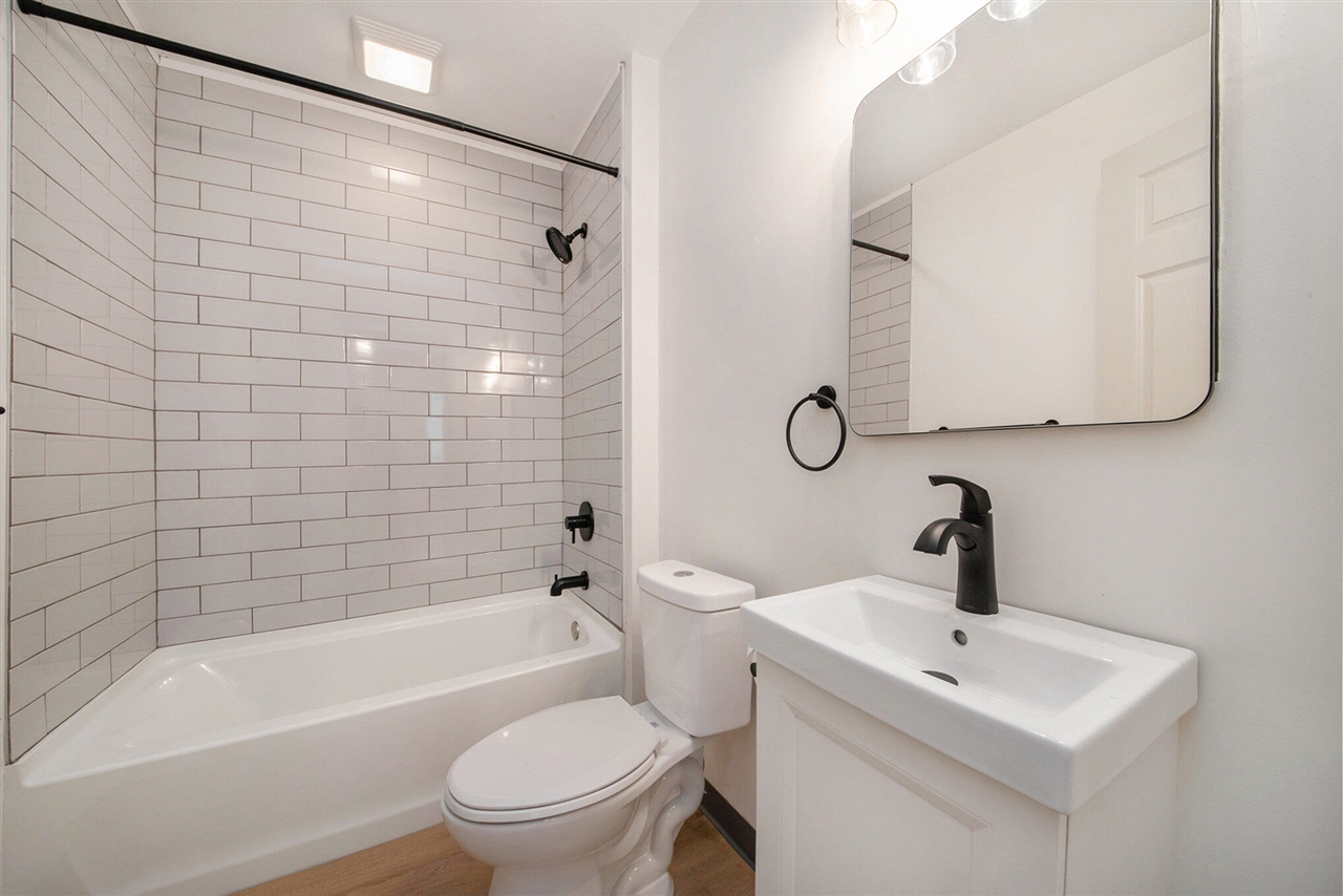 100 Knapp Street, Grand Rapids, MI, 49505-6231