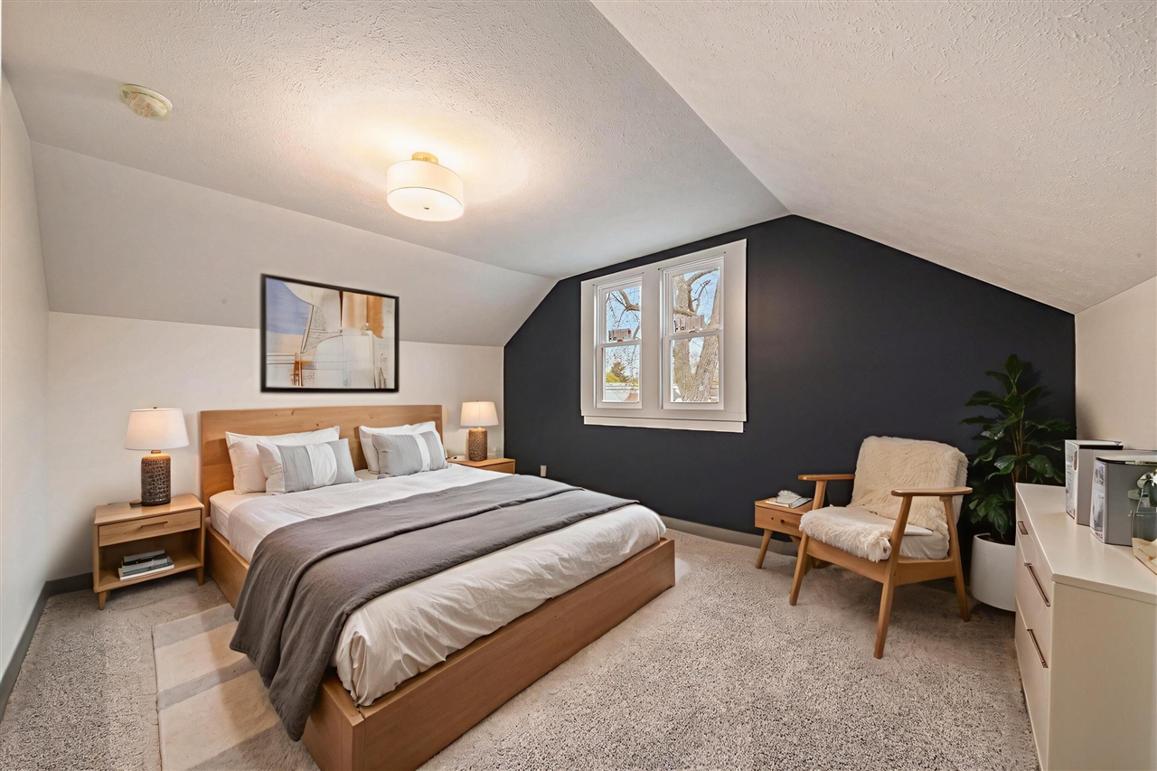 100 Knapp Street, Grand Rapids, MI, 49505-6231