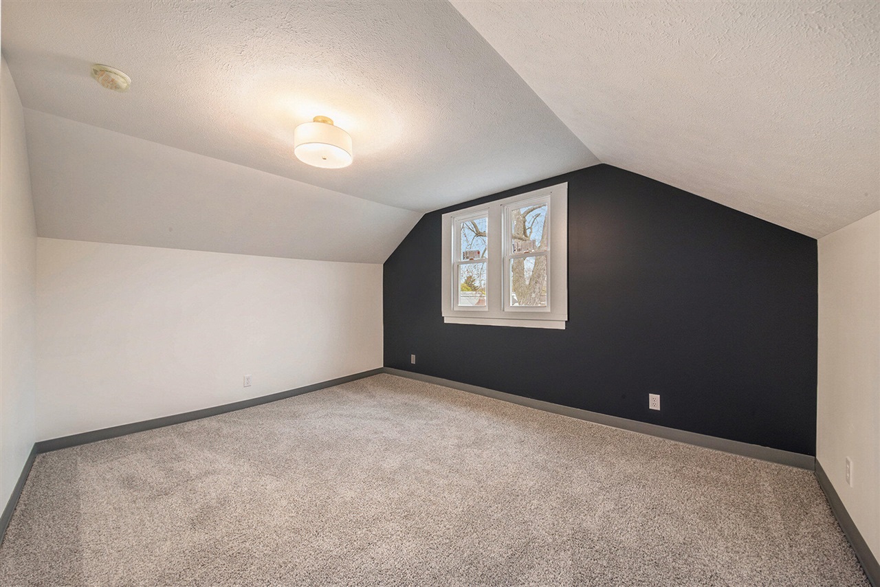 100 Knapp Street, Grand Rapids, MI, 49505-6231