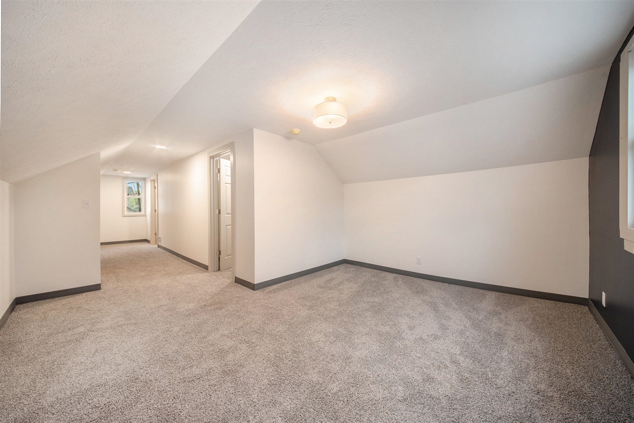 100 Knapp Street, Grand Rapids, MI, 49505-6231