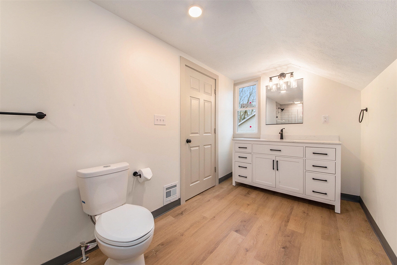 100 Knapp Street, Grand Rapids, MI, 49505-6231