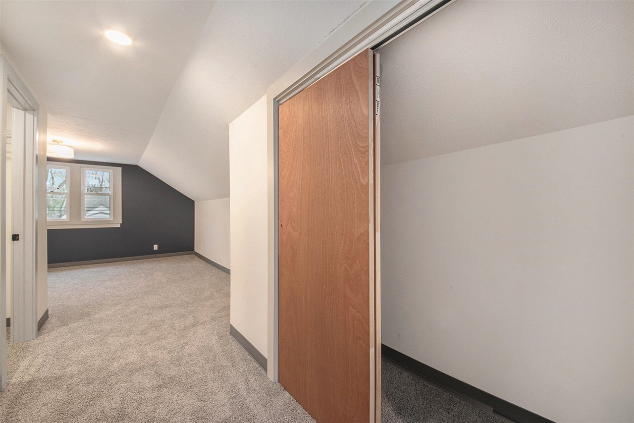 100 Knapp Street, Grand Rapids, MI, 49505-6231